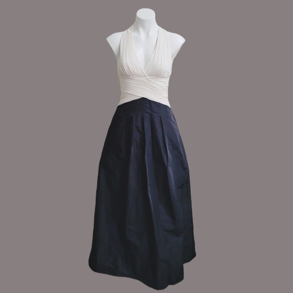 BCBGMaxAzria Dresses & Skirts - BCBGmaxazria Cocktail Wedding Formal Maxi Dress with Pockets Plunge V Neck Sz 2